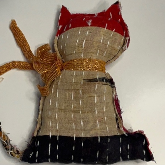 Handcrafted Kantha Cat Family Folk Art Decor Set with 7” Kantha “Rug” - Picture 6 of 15